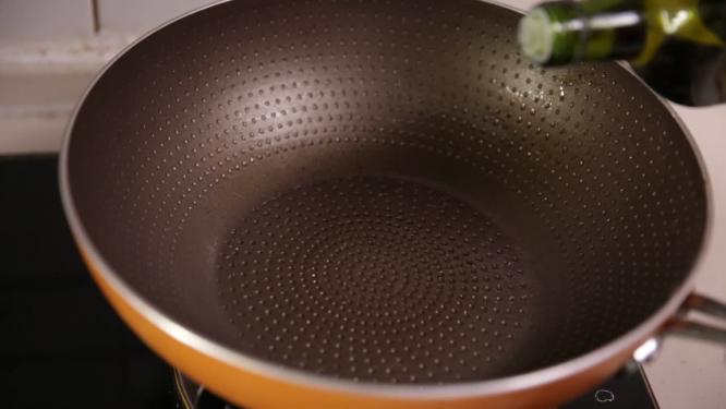 【镜头合集】家庭厨房不粘锅灶台点火