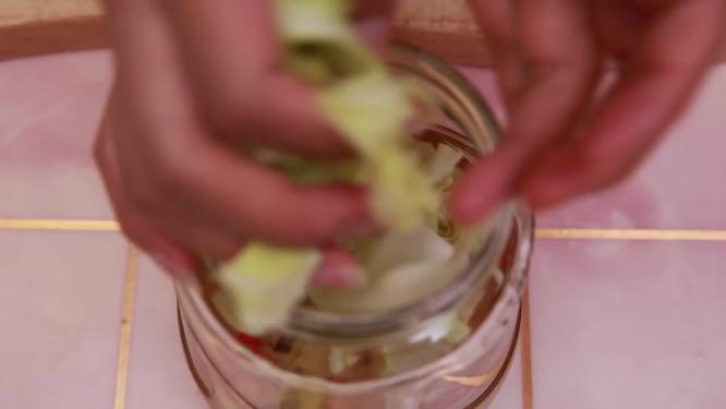 【镜头合集】密封罐配制调料腌制跳水泡菜过程