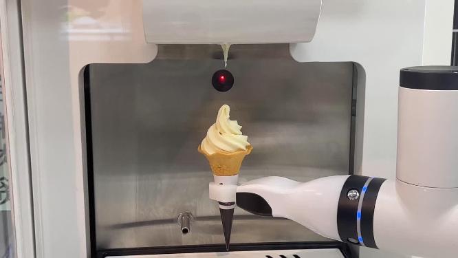 机器人制作甜筒冰激凌美食机器人甜品