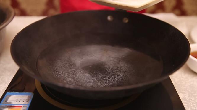 水焯排骨去血沫