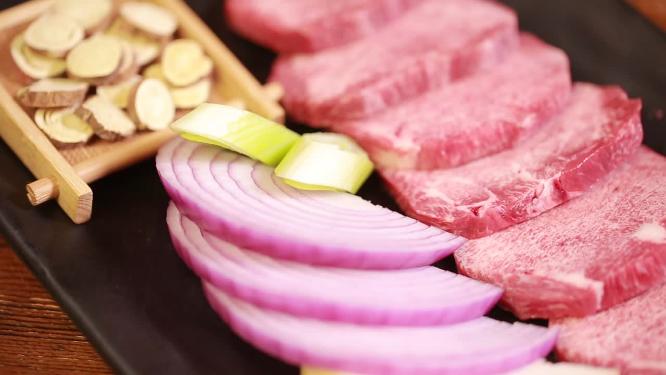 【镜头合集】烧烤店烤牛舌蔬菜拼盘