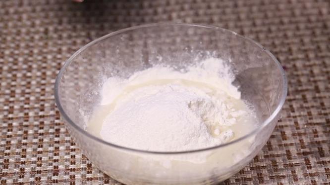 【镜头合集】玻璃碗加面粉和面