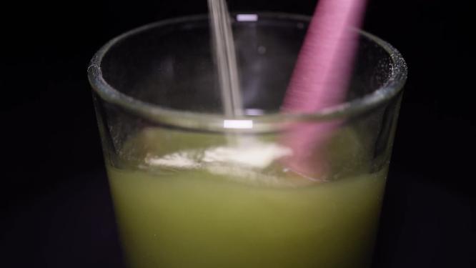 菠萝果汁柠檬果汁粉玻璃冲泡