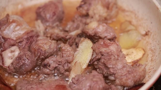葱姜炝锅炒料油
