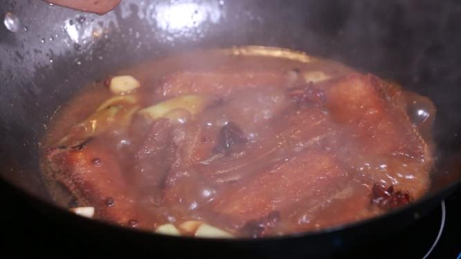 【镜头合集】葱姜蒜炝锅炒制小龙虾底料
