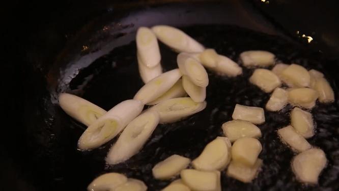 【镜头合集】葱姜蒜配菜炝锅