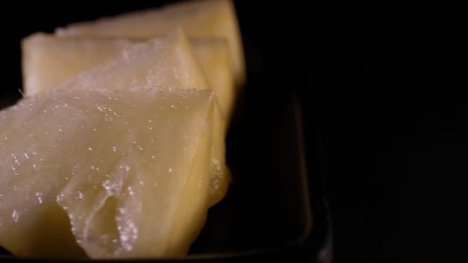 切开的水果菠萝小菠萝