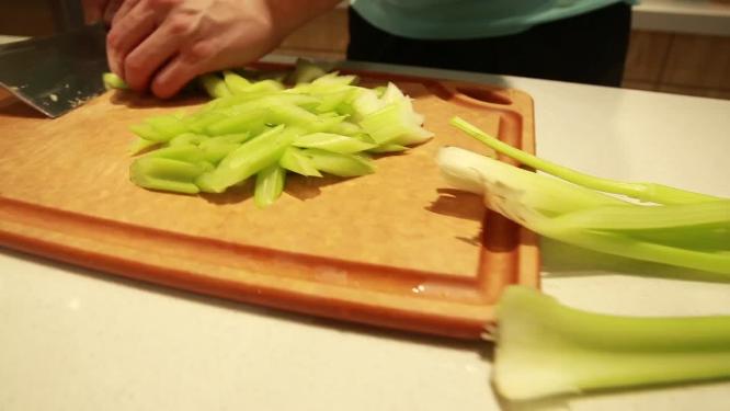 切芹菜段处理芹菜