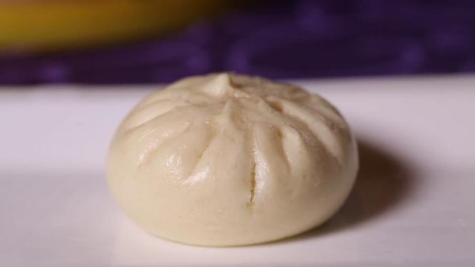 发面松软小笼包