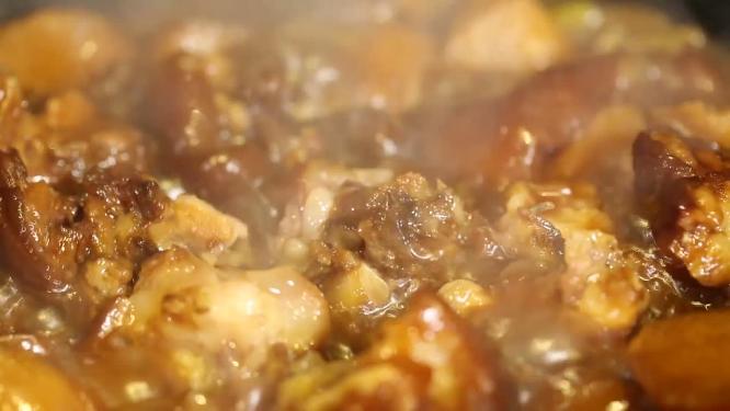 家常炖肉土豆红烧肉