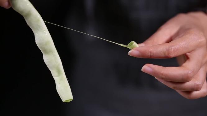 择菜挑选处理白不老豆角
