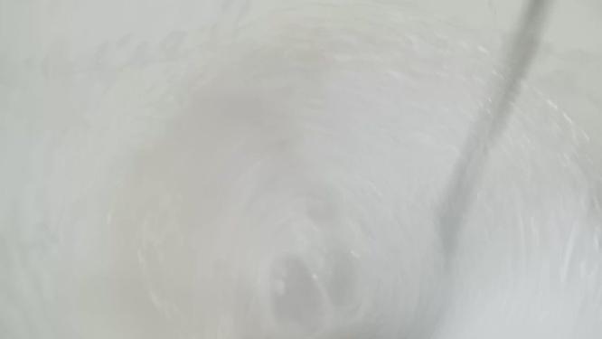 搅拌机玻璃杯打奶泡