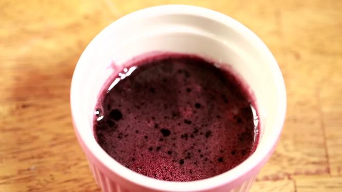 炖热红酒制作红酒雪梨