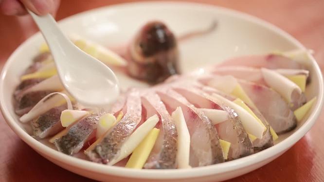 鱼肉加生姜料酒去腥