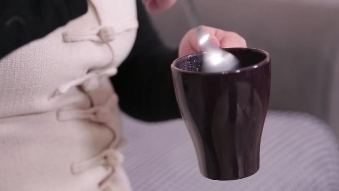 冲泡奶粉喝奶粉乳清蛋白粉