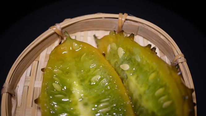 切开的罕见水果刺角瓜火星果火参果