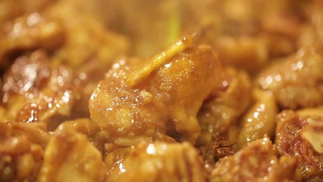 平底锅炖鸡肉鸡块