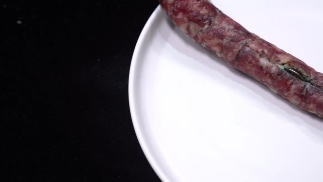 烧焦的腊肠香肠熏香肠