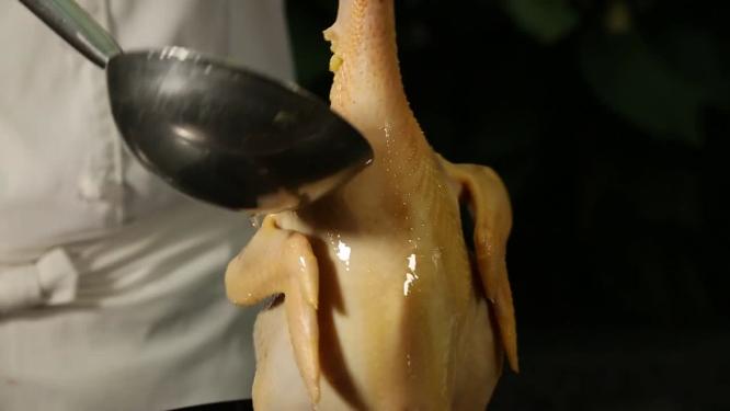 烧鸡淋油上色