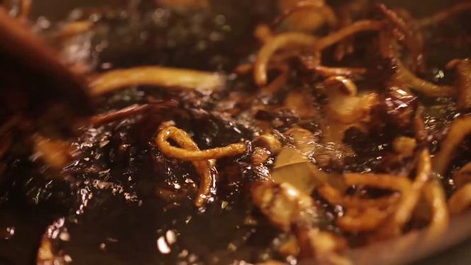 葱姜炝锅炒料油