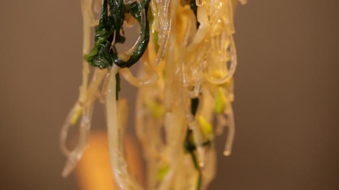 豆芽韭菜粉丝炒合菜食材