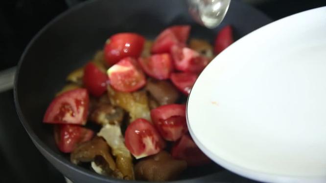 高压锅加调料炖肉