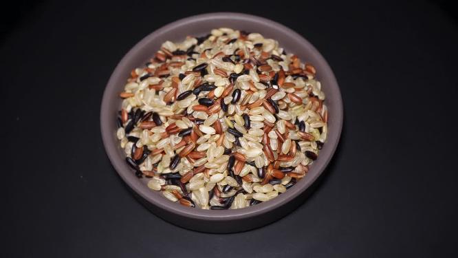 彩色五谷杂粮粥粗粮粥杂粮粥食材材料营养粥