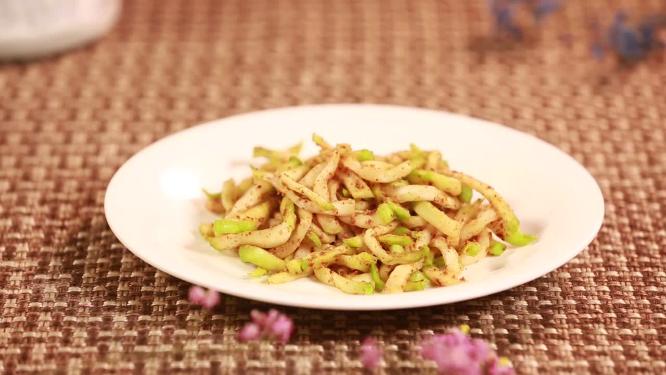 一盘榨菜咸菜小菜