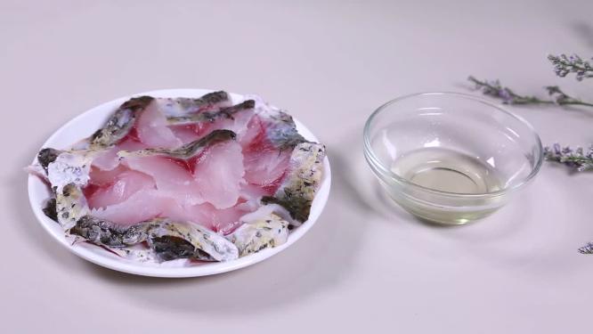 一盘鱼肉生鱼片