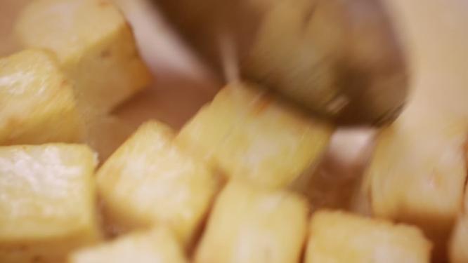 炸豆腐平底锅煎制豆腐块
