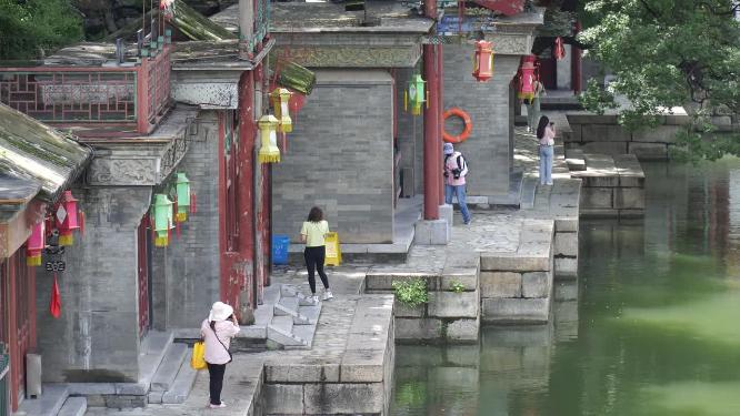 苏州街江南水乡江浙河边景区游览旅客