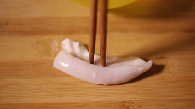 融化的五花肉片腐烂的肉片油脂猪油脂肪