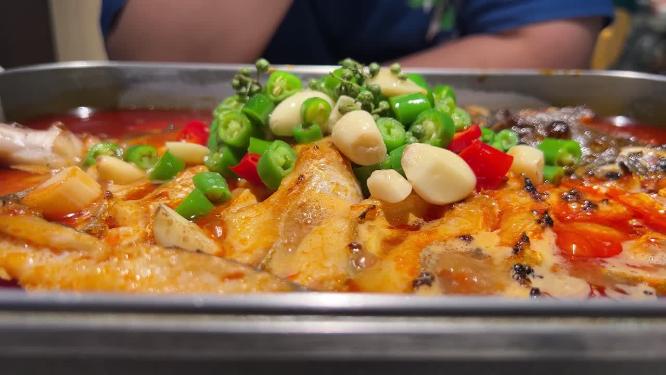 铁板烤鱼炖鱼美食