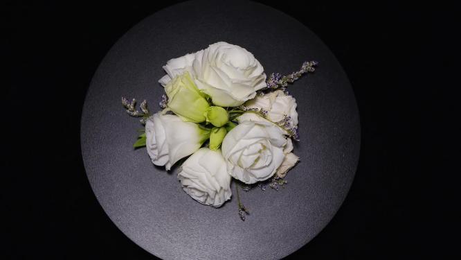 鲜花玫瑰花白玫瑰洋桔梗