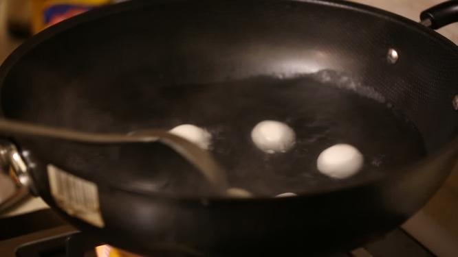 铁锅煮元宵