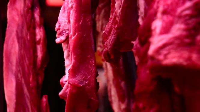 猪肉市场卖肉肉贩子卖猪肉