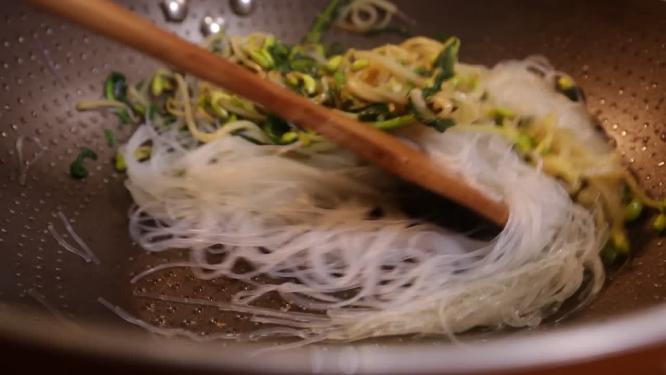 大厨炒合菜