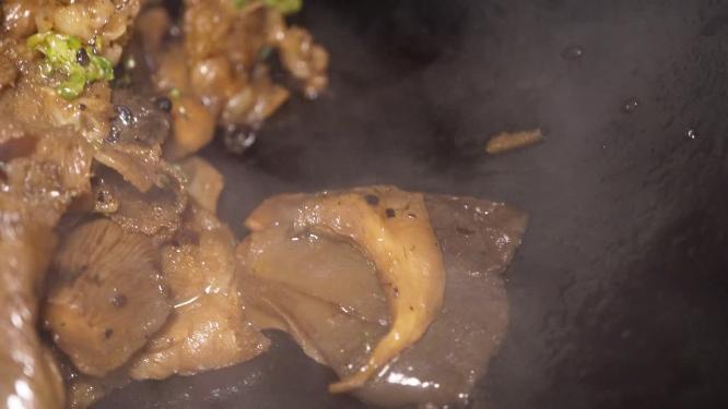 炒制麻辣香锅底料麻辣拌