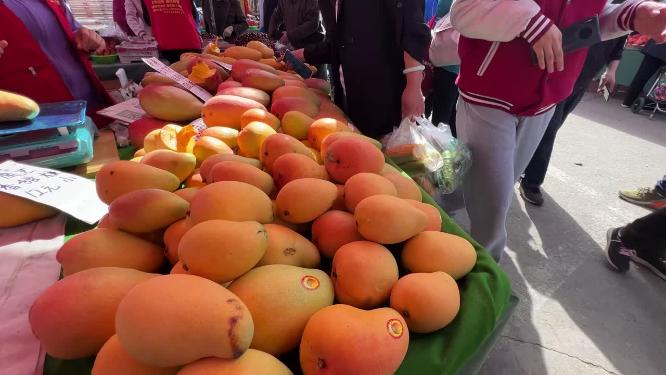 超市菜市场卖水果摊位芒果火龙果樱桃苹果