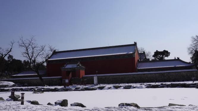 落雪积雪古建筑下雪雪景圆明园屋顶瓦片