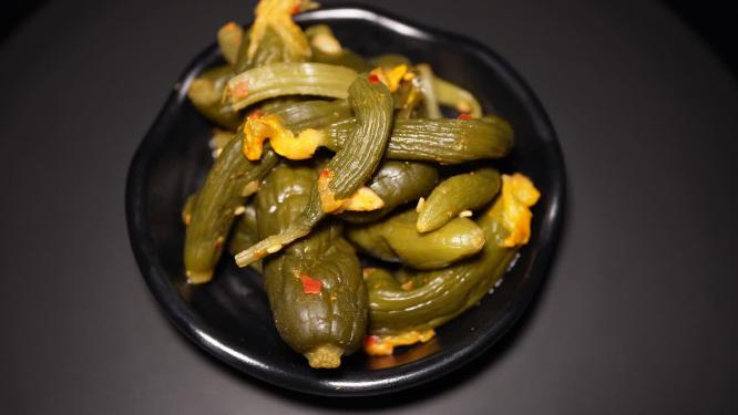 酱黄瓜腌黄瓜酱菜咸菜下饭菜