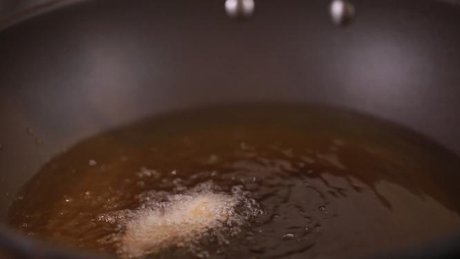 鸡柳裹淀粉制作网红炸鸡柳无骨鸡柳