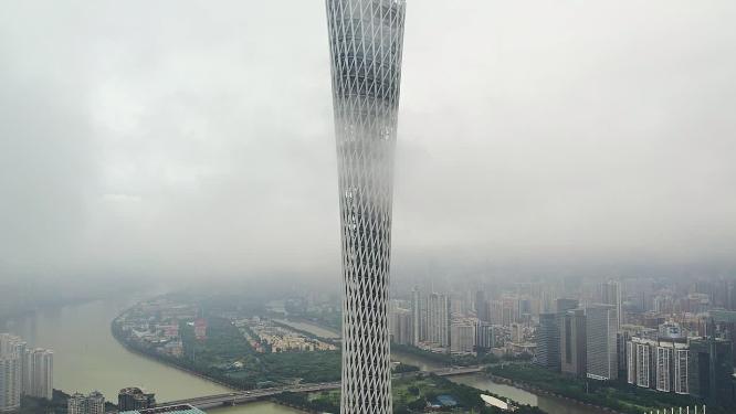 高空环绕拍摄天空之城