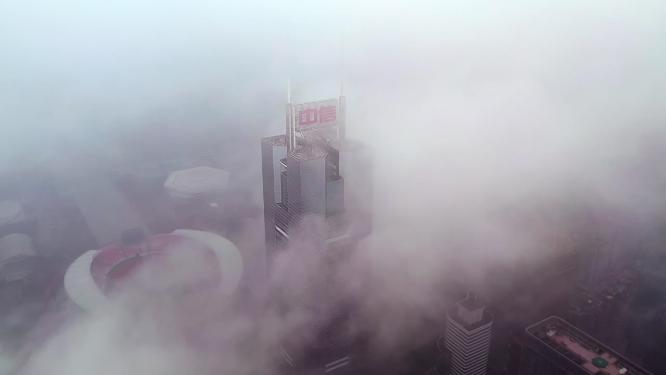 平流雾城市地标雨后穿云航拍4K视频