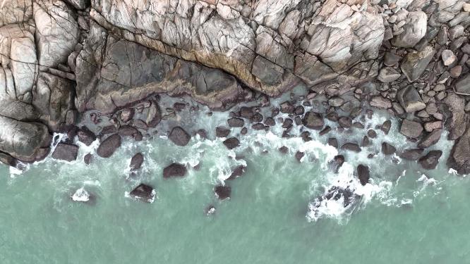 海浪与礁石