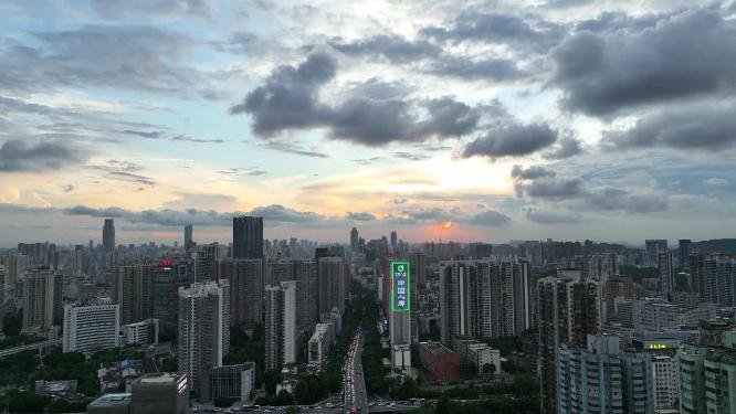 城市上空的日落
