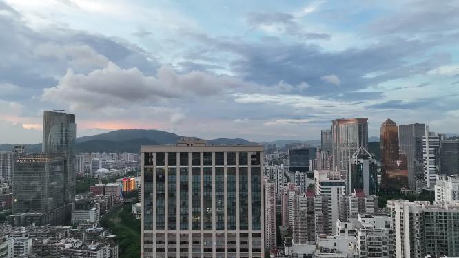 城市上空的日落