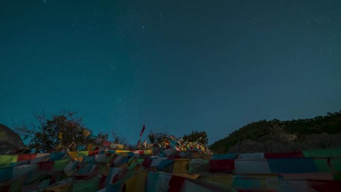 泸沽湖经幡延时星轨 