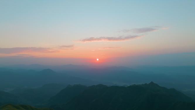 江西萍乡武功山日出航拍风光