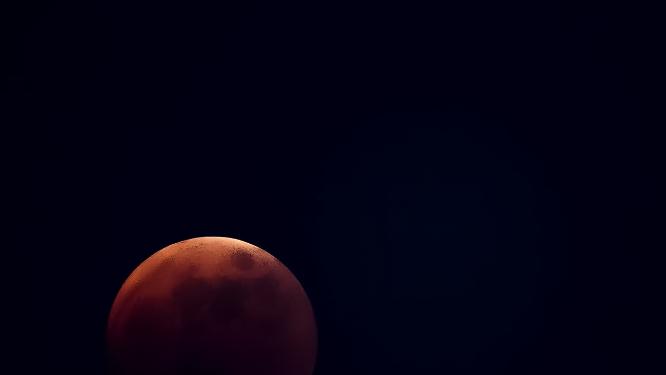 湖南长沙月全食红月亮血月月掩天王星延时摄影